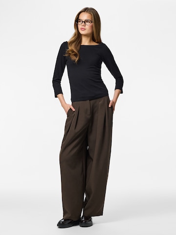 T-shirt 'PCPHOEBE' PIECES en noir