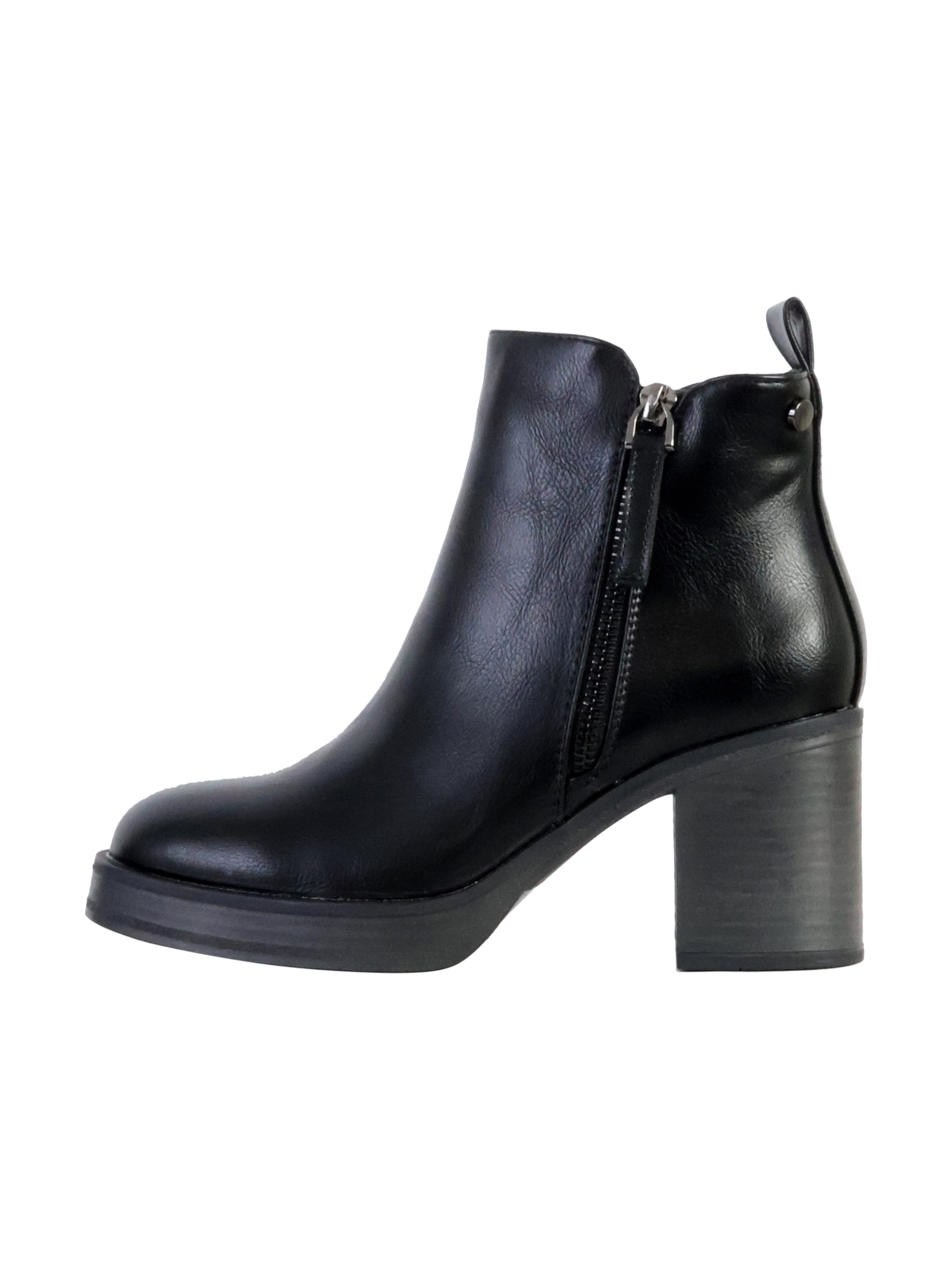 Ankle boots di The Divine Factory in nero: frontale