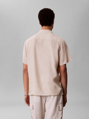 Regular Chemise Calvin Klein en beige