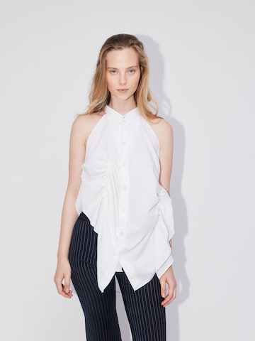 ABOUT YOU REBIRTH STUDIOS Blouse 'Shirred' in White: front