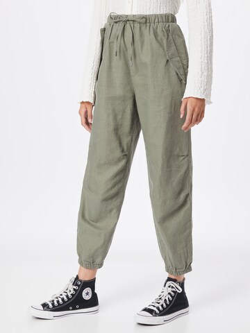 Tapered Pantaloni de la GAP pe verde: față