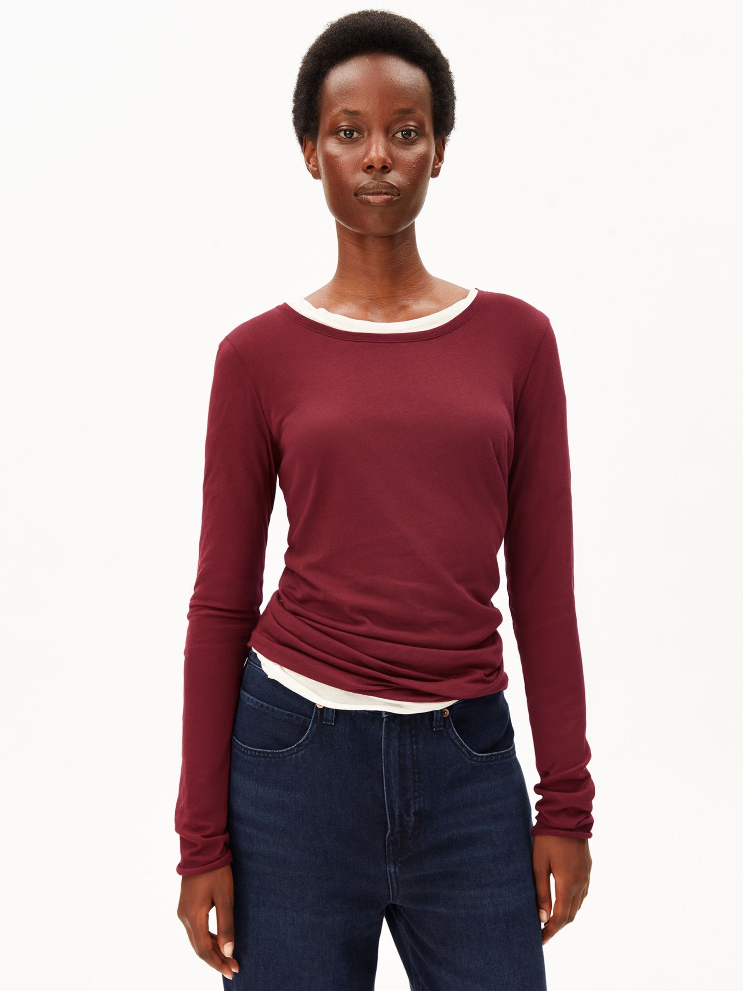T-shirt ARMEDANGELS en rouge : devant