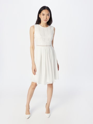 APART فستان للمناسبات بـ أبيض: الأمام