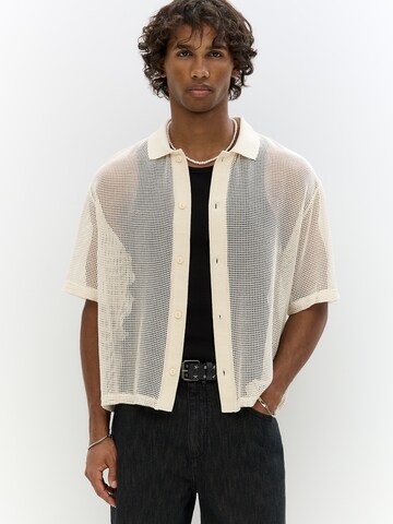 Pull&Bear Comfort fit Button Up Shirt in White: front