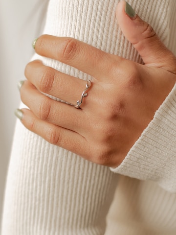 Hey Happiness Ring 'Laurel' in Silver: front
