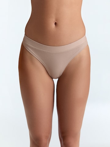 Albero Natur Thong in Brown: front