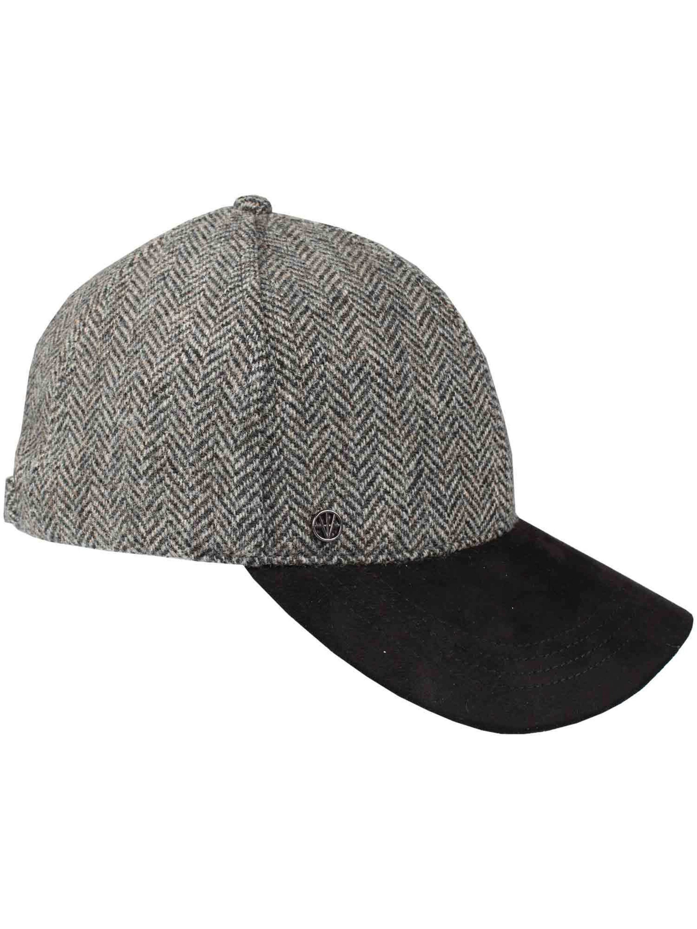 LOEVENICH Cap in Black: front