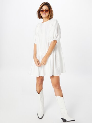 JAN 'N JUNE Sukienka 'LUNA' w kolorze biały
