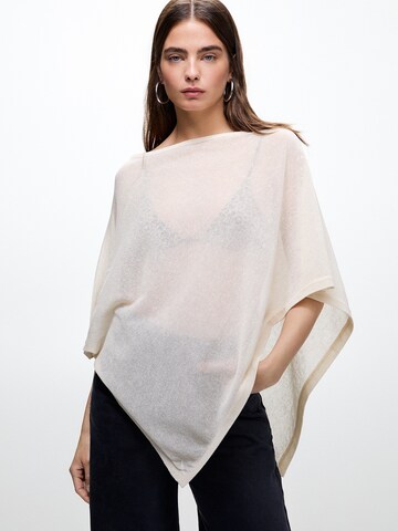 Pull&Bear Cape in Beige: front