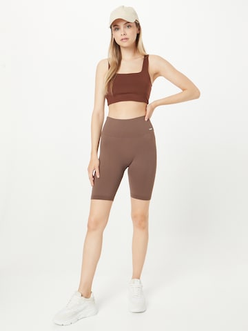 Skinny Pantaloni sportivi di aim'n in marrone