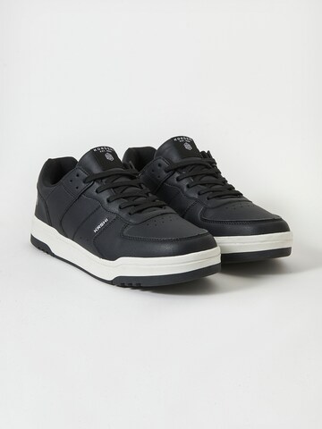 Baskets basses KOROSHI en noir