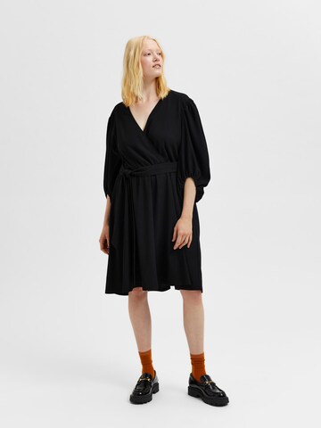 Selected Femme Curve Šaty 'Mynte' - Čierna