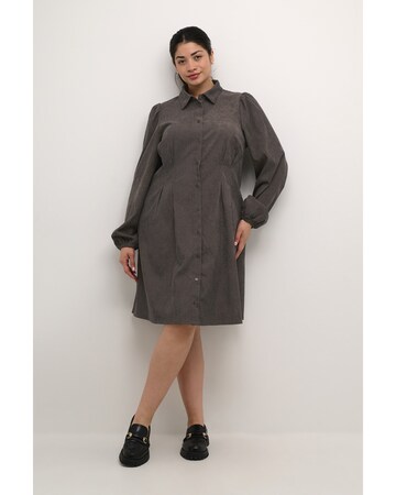 Robe-chemise 'Hermione' KAFFE CURVE en marron : devant