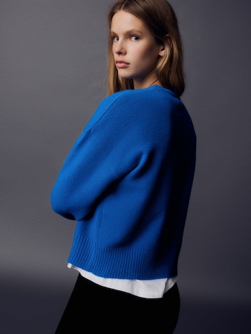 Bershka Svetr – modrá