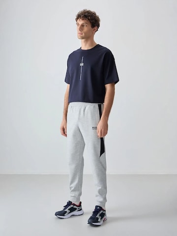 Pantaloni di Tommy Life in grigio