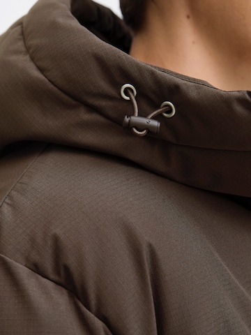 JACK & JONES Winterjas 'JORINWOOD' in Bruin