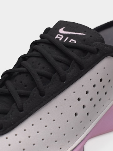 Sneaker low de la Nike Sportswear pe gri