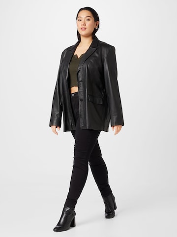 Vero Moda Curve - Skinny Vaquero 'Phia' en negro