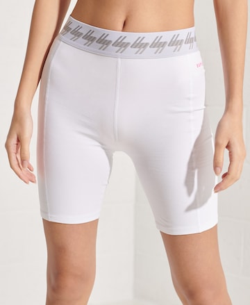Skinny Pantalon de sport Superdry en blanc : devant