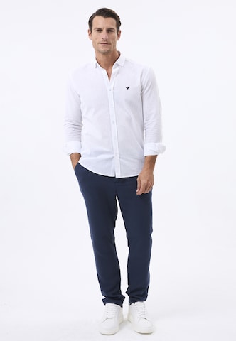 Felix Hardy - Ajuste regular Camisa en blanco