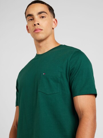 TOMMY HILFIGER T-Shirt 'Essential' in Grün