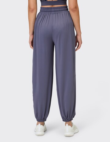 VENICE BEACH Tapered Sporthose in Blau