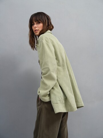 A LOT LESS Between-Season Jacket 'Cara' in Green