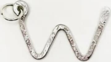 d'ecolife Essentials Pendant 'W Letter' in Silver: front