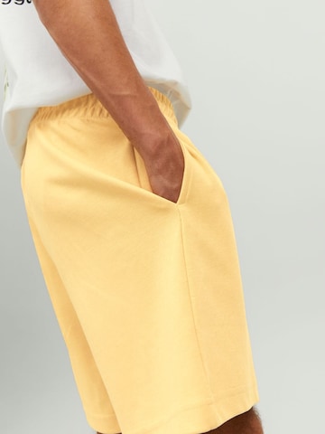 Regular Pantalon JACK & JONES en jaune