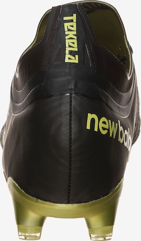 Chaussure de foot 'Tekela V2 Pitch Control' new balance en noir