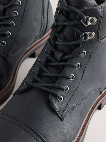 Boots stringati di Next in nero