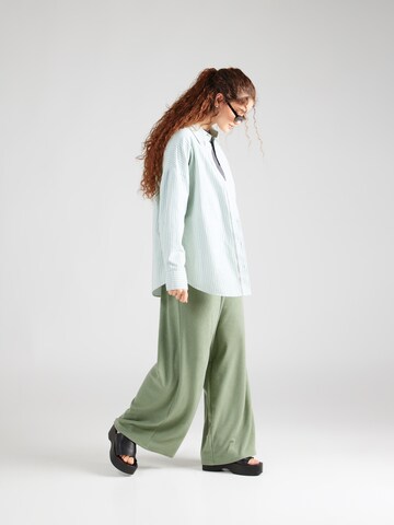 Loosefit Pantaloni 'Fotini' di ABOUT YOU in verde