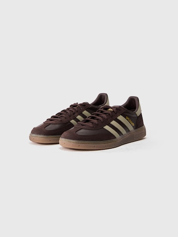 ADIDAS ORIGINALS Ниски маратонки 'Handball Spezial' в кафяво