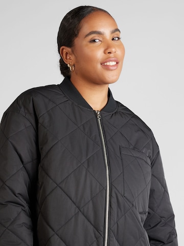 Vero Moda Curve Prehodna jakna 'NATALIE' | črna barva