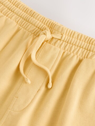 Next Regular Shorts in Gelb