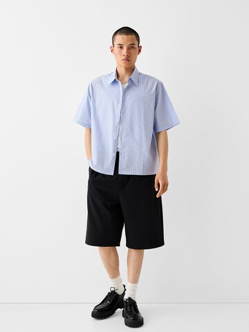 Bershka Comfort Fit Skjorte i blå