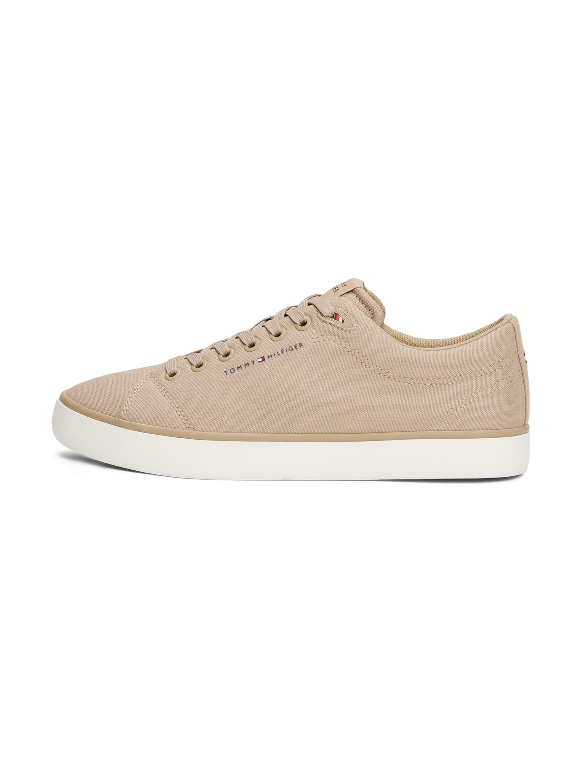 Baskets basses TOMMY HILFIGER en beige : devant