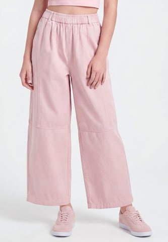 MYMO Baggy Trousers in Pink: front