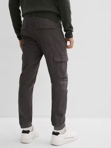 Effilé Pantalon cargo bonprix en gris