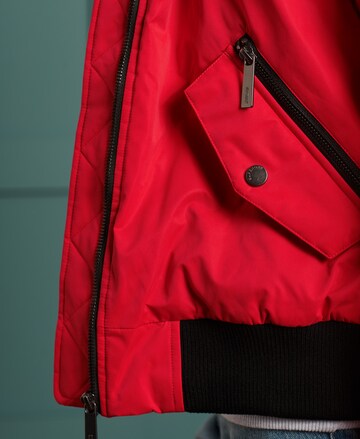 Veste d’hiver Superdry en rouge