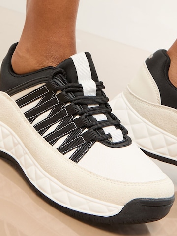 Lipsy Nizke superge | bež barva