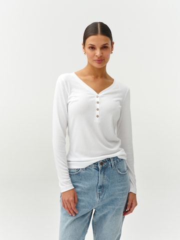 TATUUM Shirt 'Natasza' in White: front