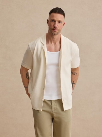 DAN FOX APPAREL Regular Fit Skjorte 'Leon' i hvid: forside