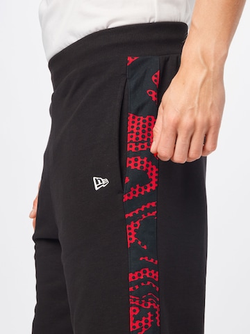 NEW ERA Regular Sweatshorts in Schwarz