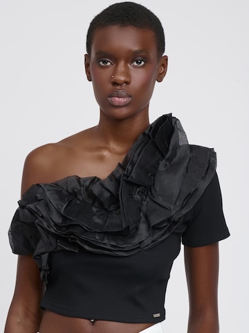 Top di Influencer in nero