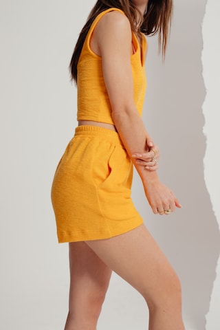 A LOT LESS Regular Shorts 'Alanis' in Orange