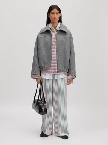 Giacca di mezza stagione 'Brodey' di EDITED in grigio