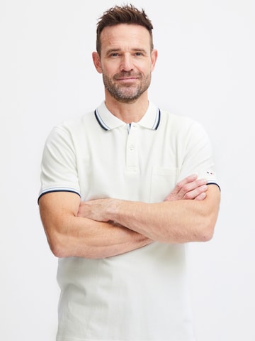 FQ1924 - Camisa em branco: frente