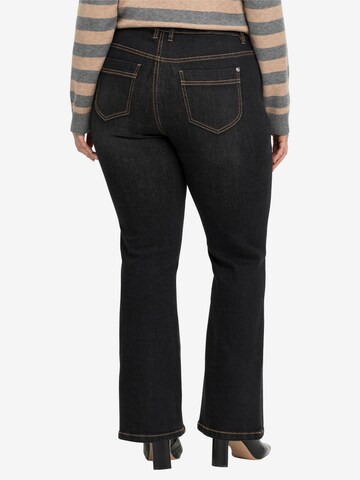 SHEEGO Bootcut Jeans in Schwarz