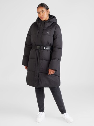Calvin Klein Jeans Curve - Abrigo de invierno en negro: frente